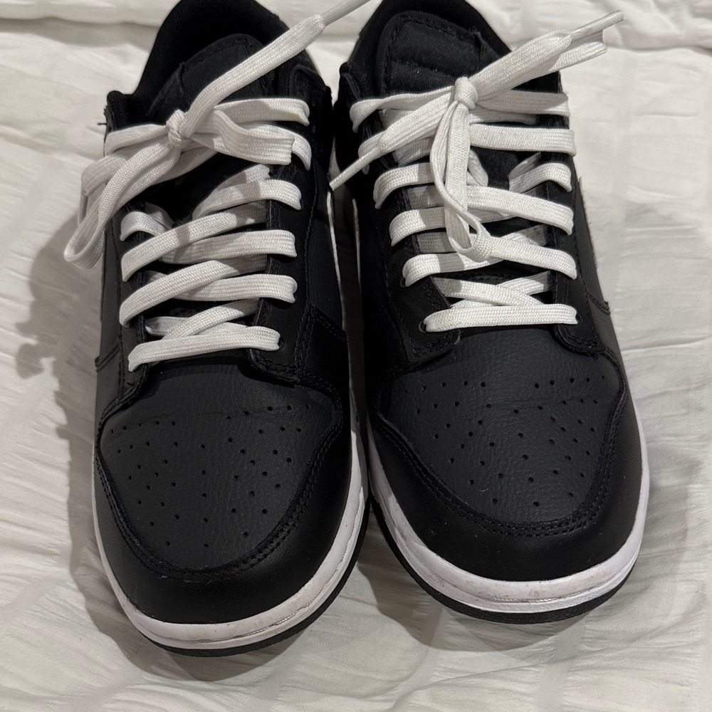 NIKE DUNK LOW REVERSE PANDA Black and White Sneakers SZ 9.5